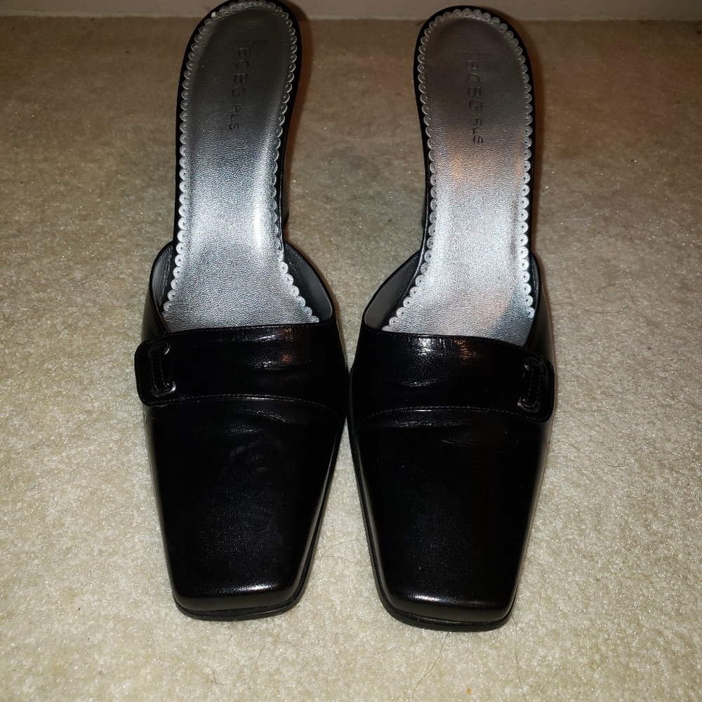 Shoes - Picture 2 of 4